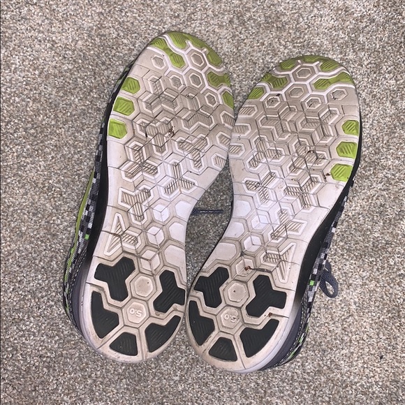 Size 7.5 woman’s NIKE shoes - Picture 3 of 7